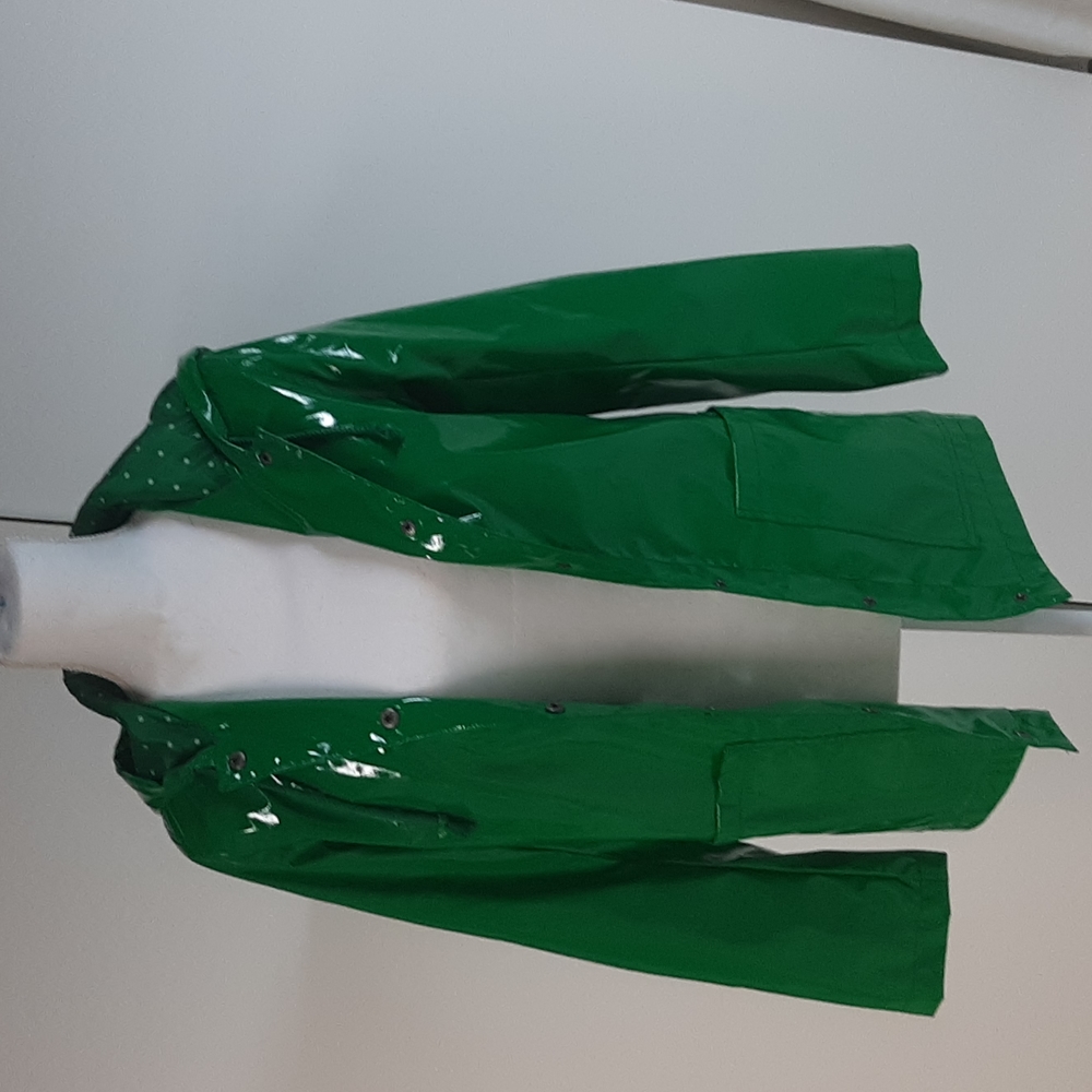 Water repellent slicker
